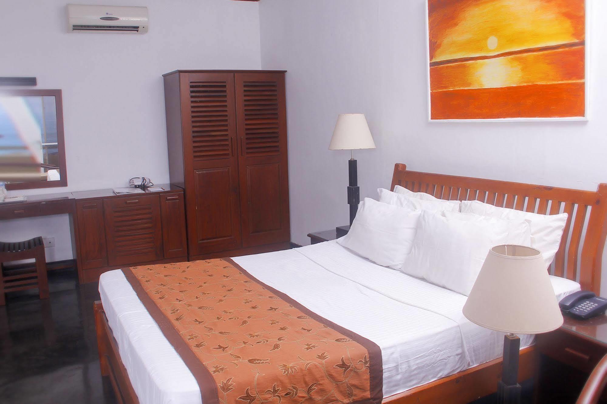 Sanmali Beach Hotel Marawila Exterior foto